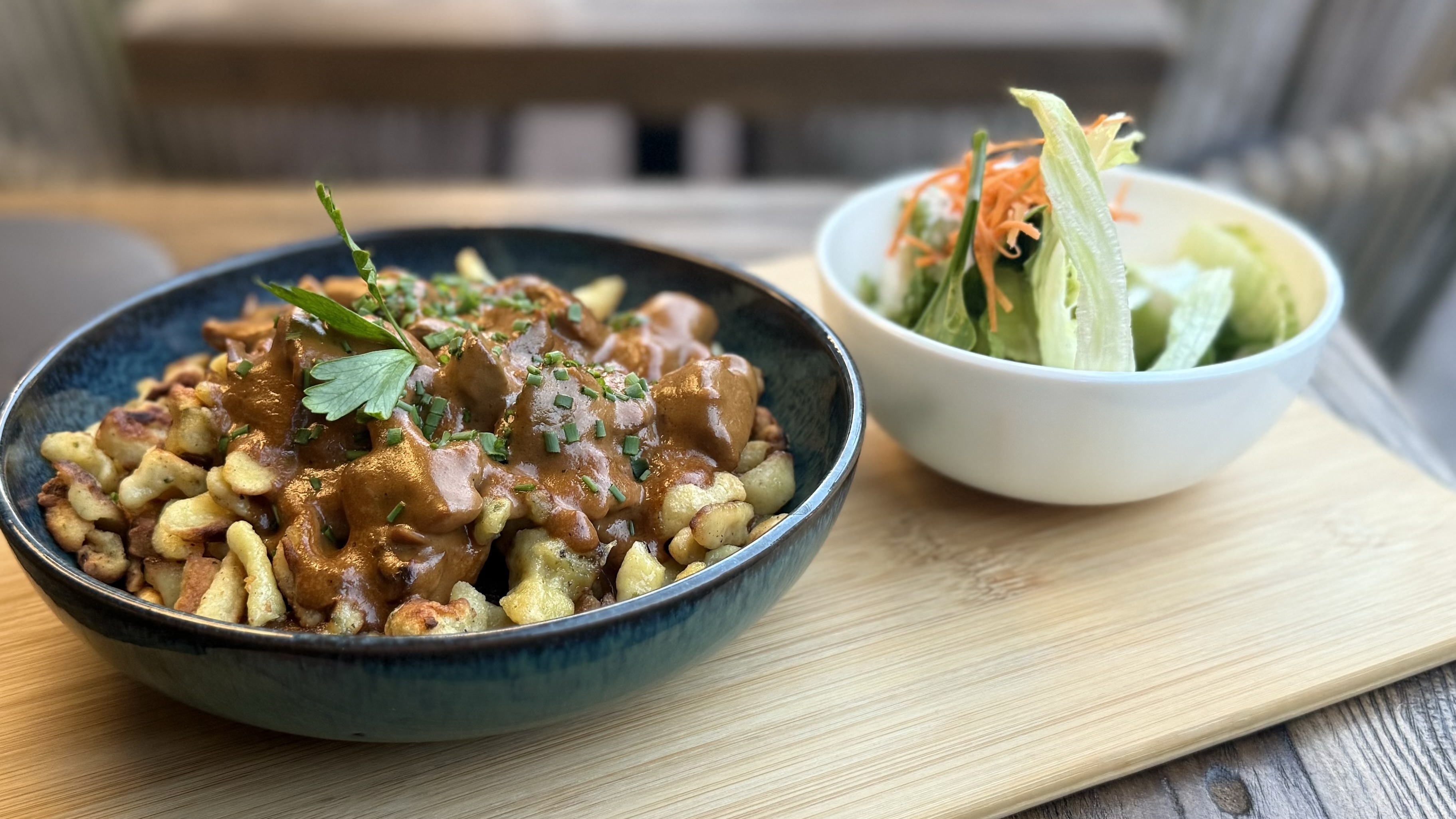 Шпецле с грибным соусом